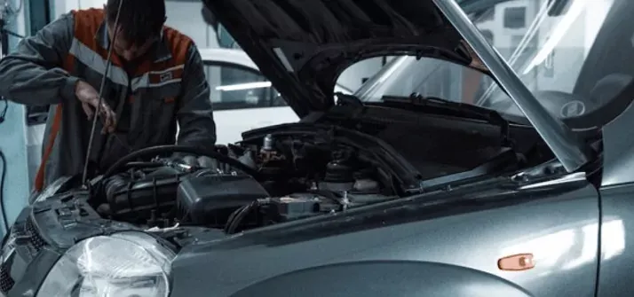 Fiche métier avec le focus consommation d'énergie - Entretien et réparation automobile